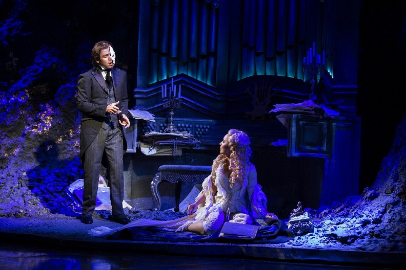 Fantom je stigao u Beograd! Pojavljivanje Fantoma širom Beograda kao najava mjuzikla FANTOM IZ OPERE (22-29. april, Sava centar)