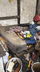 ALO! NA LICU MESTA: BESKUĆNIK ČIJE JE TELO NAĐENO BEZ GLAVE ŽIVEO U KUĆI BEZ KROVA Spavao na otvorenom, u blatu do kolena