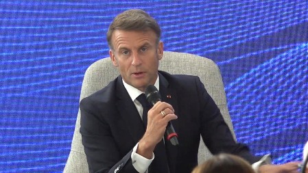 "TO JE NEPRIHVATLJIVO" Makron se oglasio nakon sastanka sa libanskim predsednikom