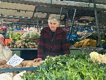 BEOGRAĐANI, KAKVI SU VAM TO KROMPIRIĆI OD 1.000 DINARA! Milka šest decenija prodaje na čačanskoj pijaci, ovako nešto nije dosad čula