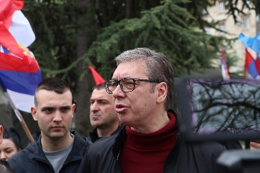 NASTAVITE DA SE BORITE Vučić sa studentima koji žele da uče: Ja sam bezbroj puta padao, a svaki put sam ustajao sa još većom snagom i energijom