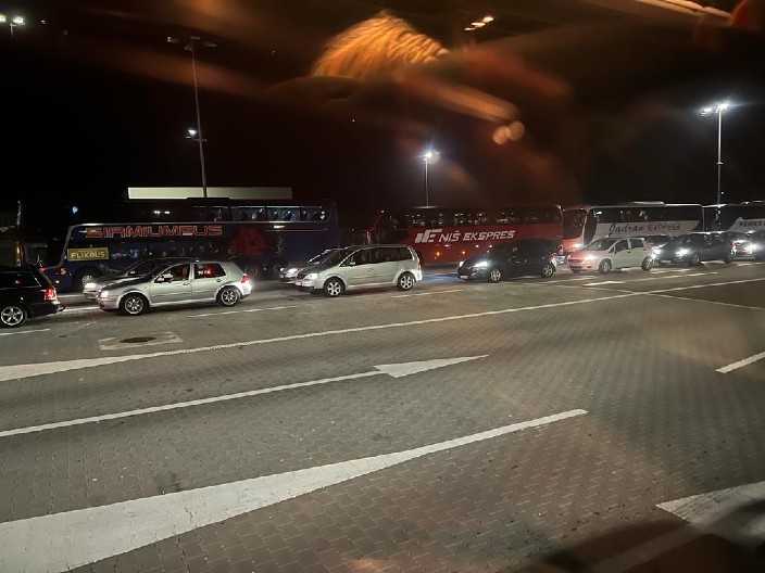 HAOS NA SRPSKOJ GRANICI Tamo su kilometarske kolone