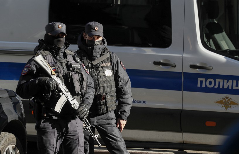 RUSKI GARDISTI NEUTRALISALI PUCAČA, IMA RANJENIH Otvorio vatru na policiju i civile u Murmansku, JEZIVE SCENE (VIDEO)