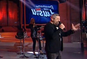 PEVAČ ŠOKIRAO PRIZNANJEM U EMISIJI Voditeljka se nije suzdržala, nastao opšti haos