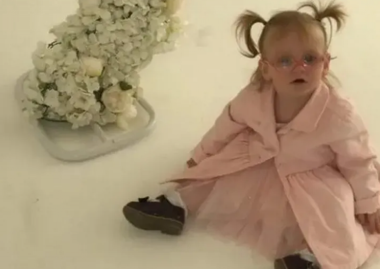 DEVOJČICU (2) VRATILI IZ HITNE, UBRZO JE BILA MRTVA "Nisu joj ni dobro pogledali grlo"