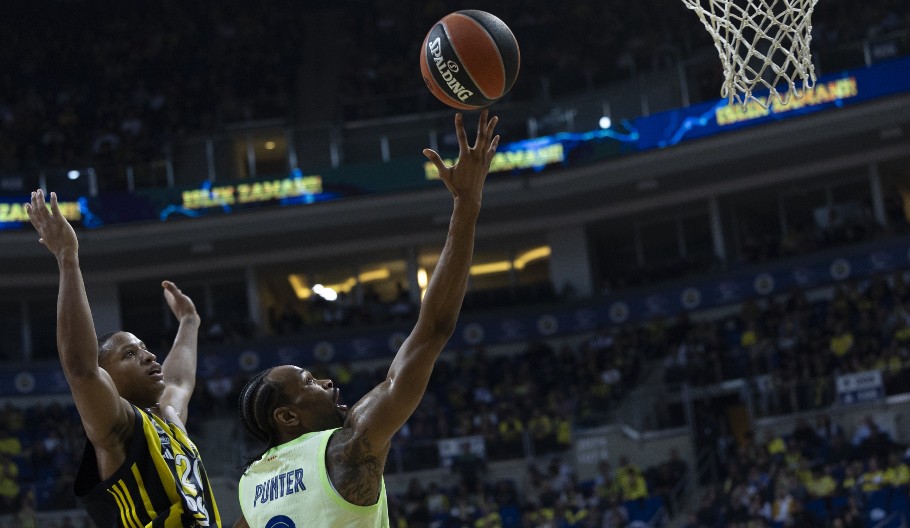 ŠOKANTNE VESTI ZA ZVEZDU Barsa pobedila Fener posle neviđenog preokreta i zakomplikovala situaciju za crveno-bele