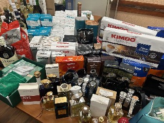 REKAO DA NOSI SAMO LIČNE STVARI Carinici ostali u šoku kada su otvorili kombi