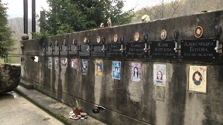 AUTOBUS PUN UČENIKA SLETEO U LIM, 12 OSNOVACA IZ BUGARSKE POGINULO Prošle su godine, ali sećanja ne blede