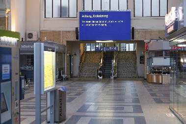 HITNA EVAKUACIJA 15.400 LJUDI, ZATVORENA ŽELEZNIČKA STANICA! Nađene bombe uz Drugog svetskog rata (FOTO)