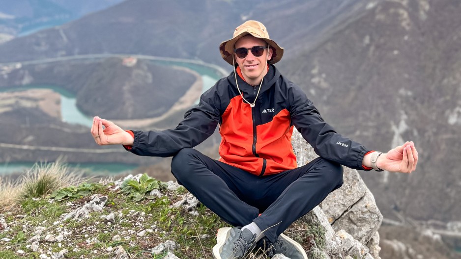 UROŠ SE OSMELIO DA HODA PO NOŽEVIMA! Vreba najopasnija zmija u Srbiji a možete i lako zalutati (FOTO)