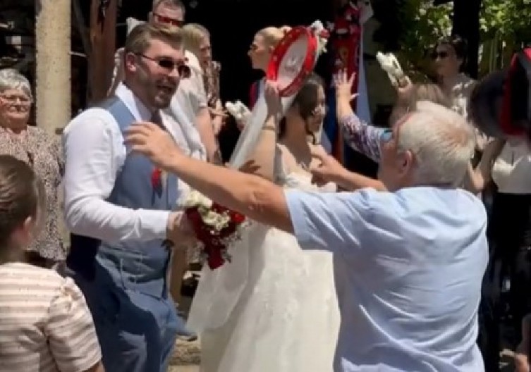 HRVAT MISLIO DA ZNA ŠTA JE SVADBA, A ONDA JE DOŠAO U SRBIJU Prvi put video jedan običaj i ostao u šoku! (VIDEO)
