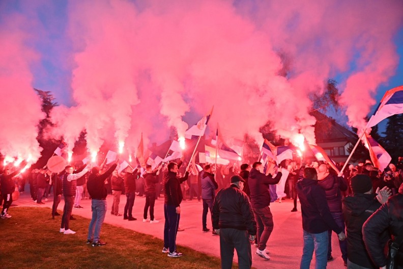 VIJORE SE SRPSKE TROBOJKE: Srbi sa KiM stigli u Čačak (FOTO/VIDEO)