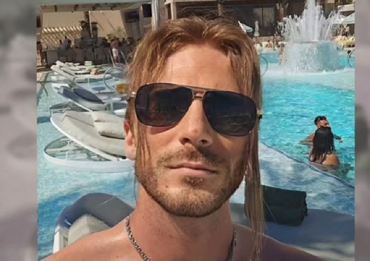 "MAJKA JE IMALA VELIKI UTICAJ" Pevač napustio zemlju nakon razvoda: "Tvoj sam promašaj"