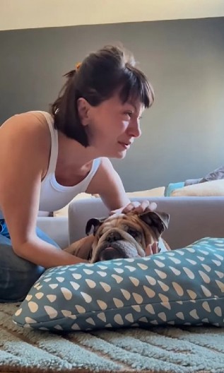 "TRPEO JE TUMOR NA MOZGU I UTONUO U SAN..." Smrt u domu voditeljke, objavila potresan video