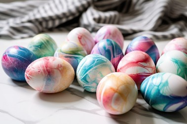 MERMERNA JAJA SU GOTOVA ZA 15 MINUTA Uz ovaj način ćete ih ofarbati lako i brzo!