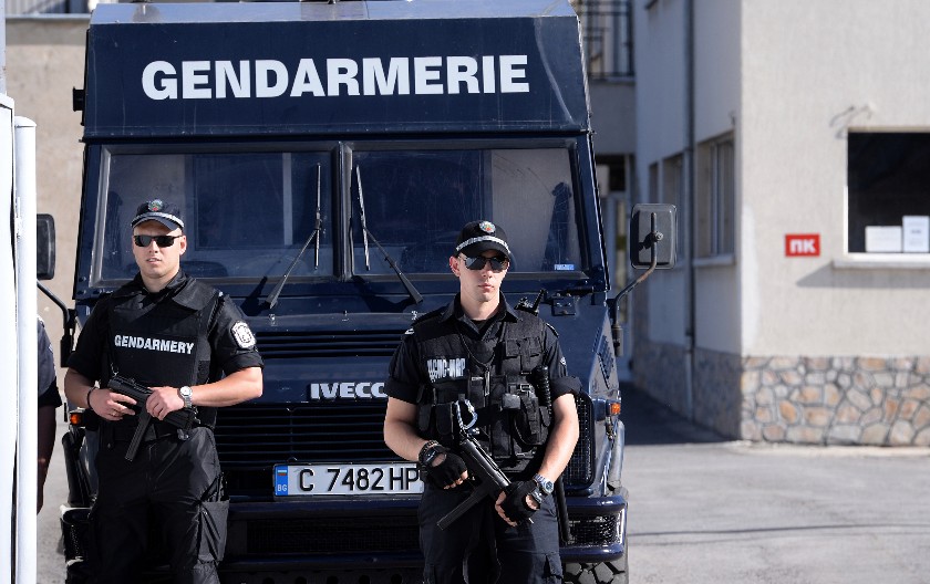 UŽAS U OSNOVNOJ ŠKOLI U BUGARSKOJ! Žena upala u zgradu nožem, učiteljicu udarila u lice!