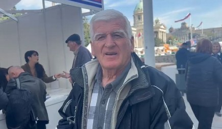 "DOŠAO SAM IZ VRŠCA SPECIJALNO ZBOG RAZVIJANJA ZASTAVE" Ilija Živković za Alo: Pravo je vreme za pokret, treba da se zove "Ne damo Srbiju" (VIDEO)