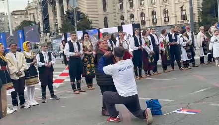 SRBIJA DANAS PEVA I IGRA: Pogledajte kako se najstariji sugrađani na Svenarodnom skupu vesele (VIDEO)