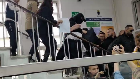 UPADAJU U INSTITUCIJE, NAPADAJU STUDENTE Nasilje blokadera ne poznaje granice! Meta je svako ko im se suprotstavi! (VIDEO)