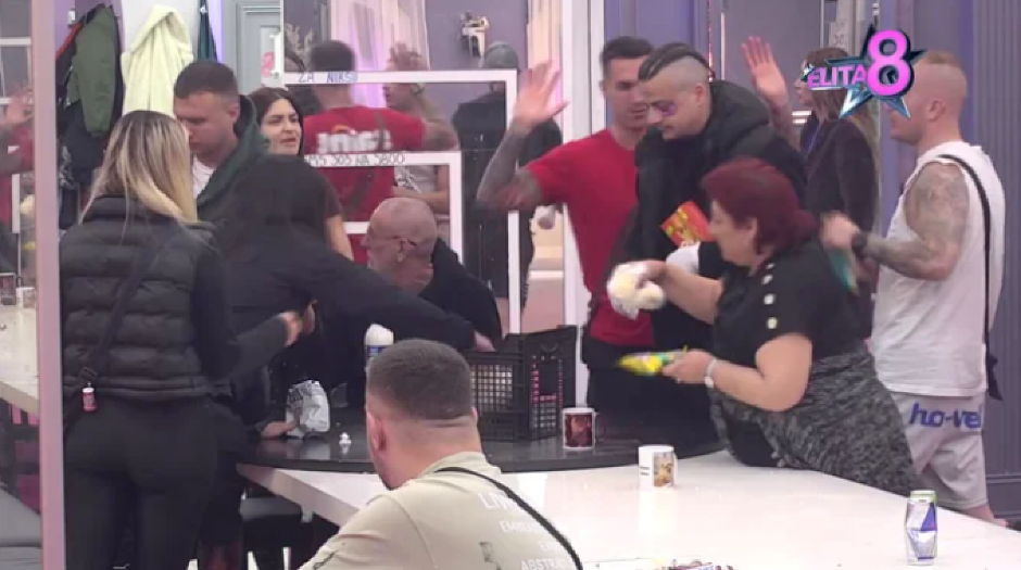 SRAMNO PONAŠANJE UČESNICA ELITE Ovim postupkom zgorili su celokupnu javnost: "Da li je moguće da ovo rade?" (VIDEO)