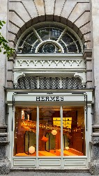 SIMBOL LUKSUZA ILI NAJSKUPLJA PREVARA MODNE INDUSTRIJE? Otkrivena prava vrednost Birkin torbe (VIDEO)