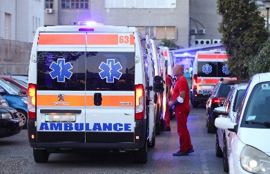 MALOLETNIK PAO NA VOZILO HITNE POMOĆI Hitno prevezen u bolnicu! Drama u Rovinju