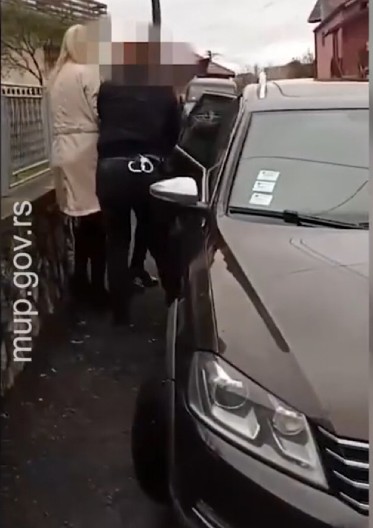 HAPŠENJE U NOVOM SADU ZBOG KORUPCIJE  Njima jedanaestorici stavljene su lisice na ruke  zbog prevare