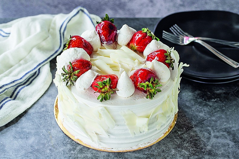 SLADOLED TORTA SA JAGODAMA Lagana prolećna poslastica po teta Jelinom receptu iz starog rokovnika