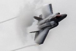 AMERIKA DIGLA BOMBARDERE Pridružila im se još jedna zemlja