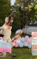 PORODILA SE BRENINA BIVŠA SNAJKA Pevačica objavila fotografije sa sinom, čestitke samo pljušte! (FOTO)