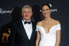 KO JE SARA KOJA SLAVI ZBOG RAZVODA ANE I ŠVAJNŠTAJGERA? Kažu da je na ovo čekala 11 godina