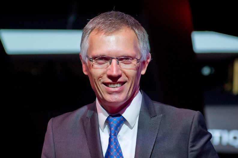 STELANTIS GRCA U DUGOVIMA Ipak častio bivšeg šefa sa 23 miliona evra usred katastrofe