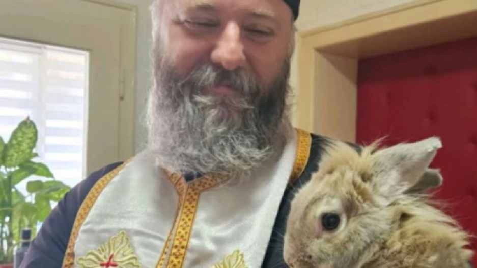 "MI TURAMO ZEČEVE, A ONI NISU SIMBOL VASKRSA" Otac Peđa ukazao vernicima gde greše u proslavi najvećeg hrišćanskog praznika (FOTO)