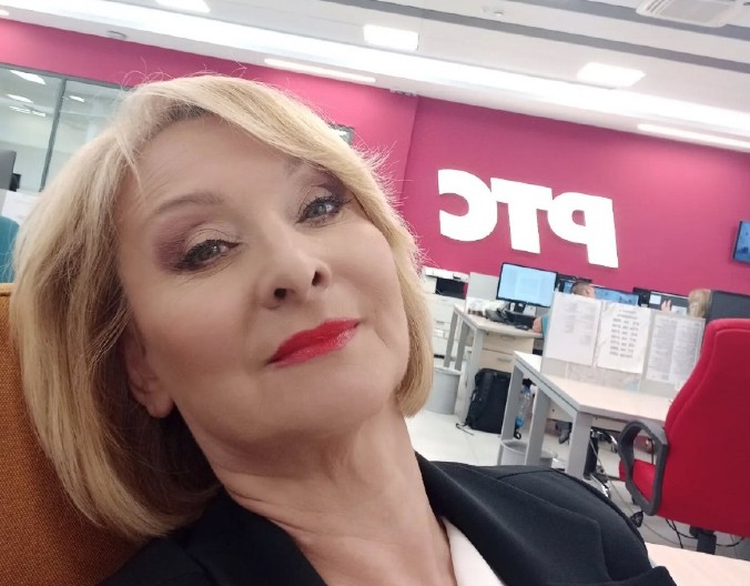 KO JE VODITELJKA RTS KOJA JE JUTROS ZAPOČELA PRVI DNEVNIK? Detalj iz njene biografije mnogima promakao: "Burno vreme je obeležilo moj rad"