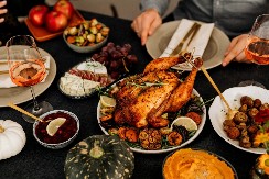 UPOZORENJE IZ „BATUTA“ O PRAZNIČNOJ HRANI Zbog ovoga mogu da se jave mučnina i bol u stomaku