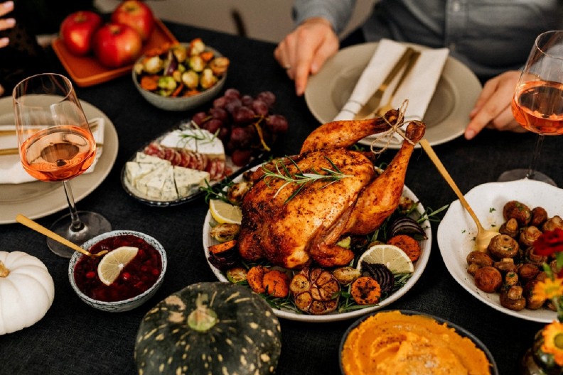 UPOZORENJE IZ „BATUTA“ O PRAZNIČNOJ HRANI Zbog ovoga mogu da se jave mučnina i bol u stomaku