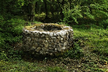 OTIŠLI DA PROSLAVE VASKRŠNJE PRAZNIKE PA SE DOGODILO UBISTVO   Pretukao druga pa ga živog bacio u bunar