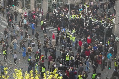 BLOKADA RTS-a JE NASILJE Vuletić: "Da su ovo zaista protesti, da nisu farsa, mladi bi postupali drugačije"