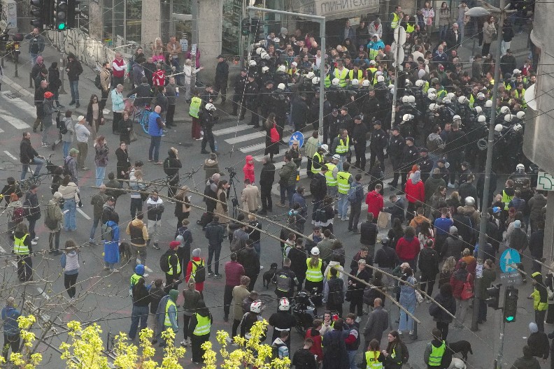 BLOKADA RTS-a JE NASILJE Vuletić: "Da su ovo zaista protesti, da nisu farsa, mladi bi postupali drugačije"