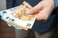 NOVA ODLUKA STUPA NA SNAGU ZA 48 SATI Važna vest ako menjate evre