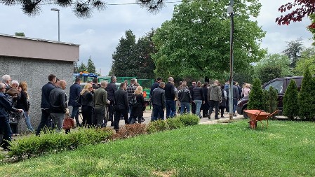 POZLILO ĆERKI DANIELE BORAČEVE NA SAHRANI! Porodica se okupila oko nje, evo u kakvom je stanju