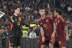 OZBILJNA SITUACIJA U RIMU Navijači Rome prete gazdama zbog Svilara koji brani u životnoj formi (FOTO)