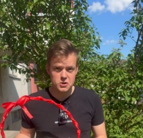 POPULARNI AMERIKANAC U SRBIJI URADIO PRVI PUT ONO ŠTO MI RADIMO SVAKE GODINE Pogledajte kako je to izgledalo (VIDEO)