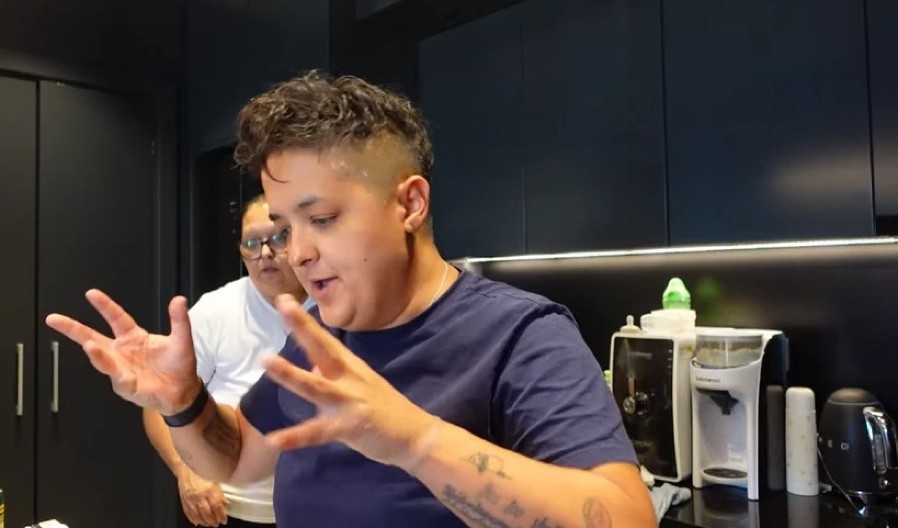 "ZAVALIĆU TE, SLINE ĆE DA TI POĐU OKO GLAVE!" Žestoka svađa u domu Marije Šerifović, uvrede samo pljušte!