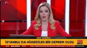 VODITELJKA DRHTI I ČVRSTO SE DRŽI ZA STO U PROGRAMU UŽIVO Panika u studiju tokom snažnog zemljotresa u Turskoj (VIDEO)