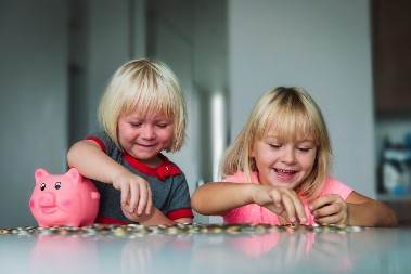NAUČITE DECU DA ŠTEDE Navike koje steknu u detinjstvu će ih obezbediti za čitav život, garantovano ih čeka bogata sudbina