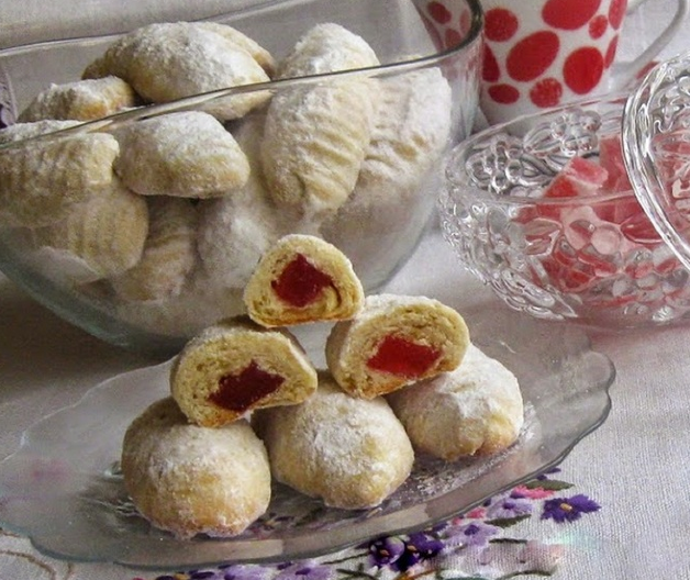 NEODOLJIVE KIFLICE SA RATLUKOM Slatkiš iz bakine kuhinju koji budi nostalgiju