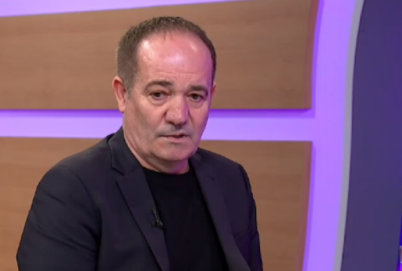 "SESTRA I MAJKA SU MI UMRLE U RAZMAKU OD ŠEST MESECI" Stravična sudbina našeg pevača tera suze na oči: "Strašna priča, za doktora se nije imalo"