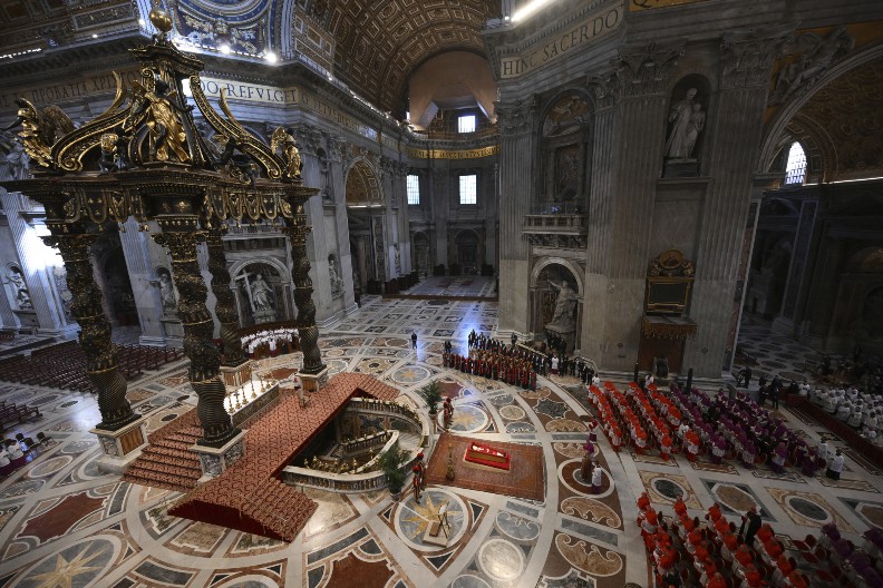 KILOMETARSKI REDOVI ISPRED SANTA MARIA MAĐORE! Vernici čekaju da posete grob Pape Franje (FOTO)