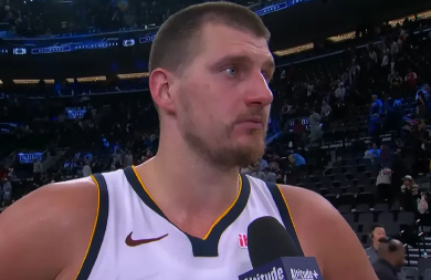 PRELEPA SCENA OBELEŽILA MAGIČNU NOĆ DENVERA Jokić u šoku zaustavio intervju, a onda uradio nešto što je raznežilo sve (VIEDO)